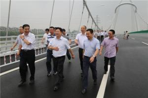市委常委、常務(wù)副市長(zhǎng)楊建新一行視察浮玉大橋