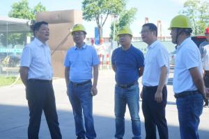 集團(tuán)黨委書記、董事長周建新一行赴工地慰問公司高溫下堅(jiān)守崗位的建設(shè)